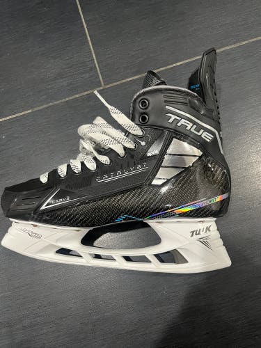 2024 True Catalyst 9x4 Hockey Skates Regular Width Pro Stock 10 (Used)