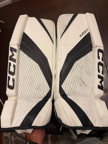 26" CCM YTFLEX 3 Goalie Leg Pads (Used)