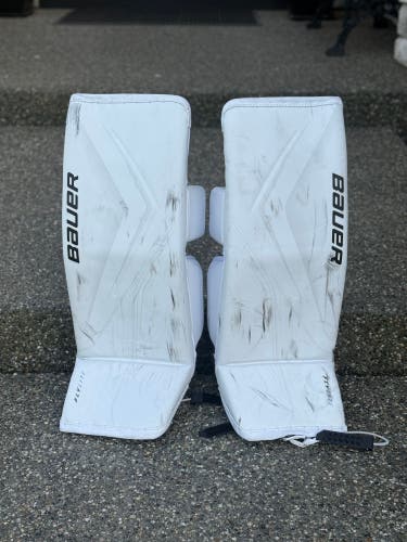 Medium Bauer FlyLite Goalie Leg Pads (Used)
