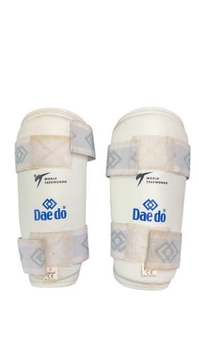 Dae do World Taekwondo Shin Guards White Used XS