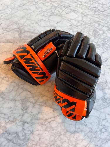 Winnwell Pro stock Gloves 13" (Used)