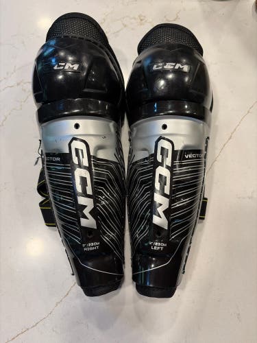 Youth CCM Vector 9" Shin Pads (Used)