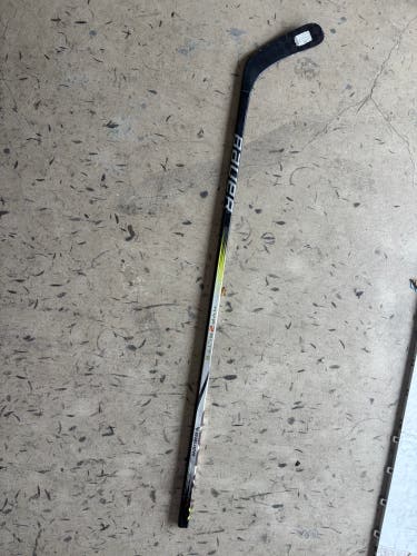Junior Bauer Vapor Hyperlite 2 Right Handed Hockey Stick P92 40 Flex Pro Stock (Used)