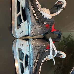 2023 Bauer Vapor X5 Pro Hockey Skates Size 4 (Used)
