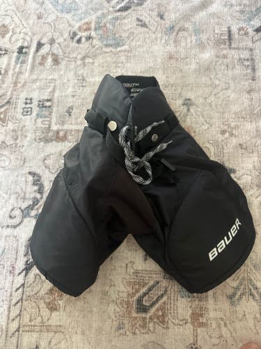 Youth Small Bauer Nexus 400 Hockey Pants (Used)