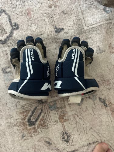 CCM Tacks 4 Roll Gloves 10" (Used)