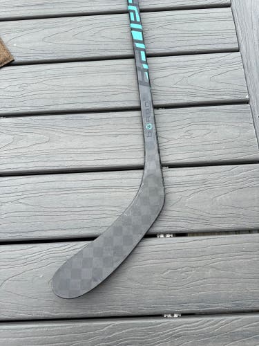 Junior Bauer Pulse Right Handed Hockey Stick P28 50 Flex (Used)