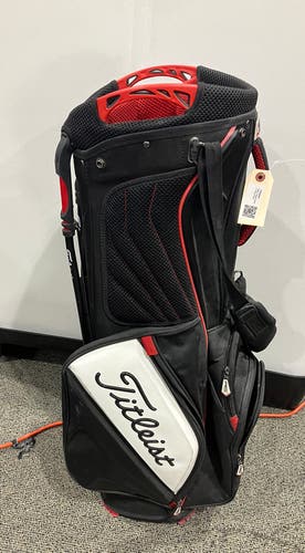 Black Titleist Players 4 Bag (Used)