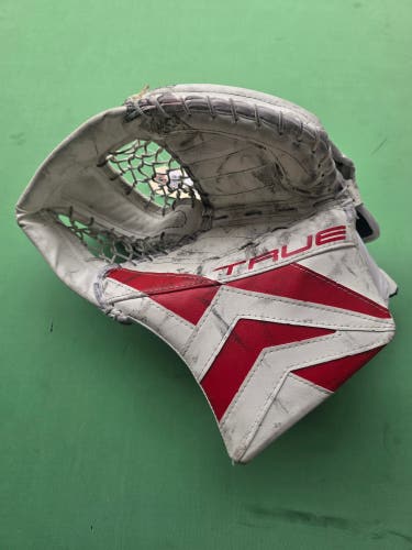 Red Intermediate True Catalyst 7x3 Goalie Glove Regular