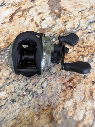 Lews American Hero Right Handed Baitcaster