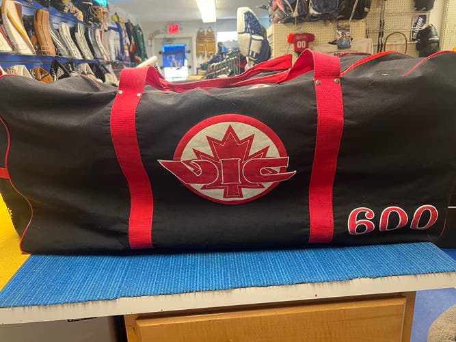 Fantastic Vintage Vic goalie bag
