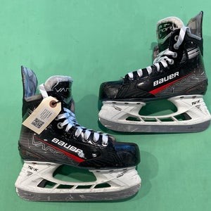 Used Intermediate Bauer Vapor X3 Hockey Skates Size 4.5