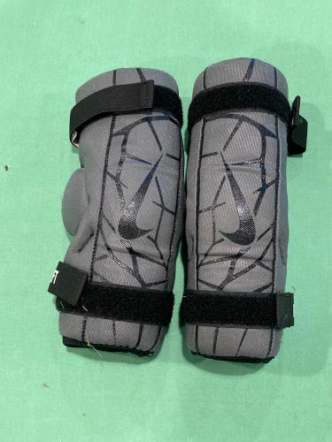 Used Youth Small Nike Vapor LT Arm Pads