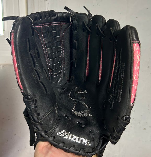Mizuno Finch RHT Softball Glove 11.5"