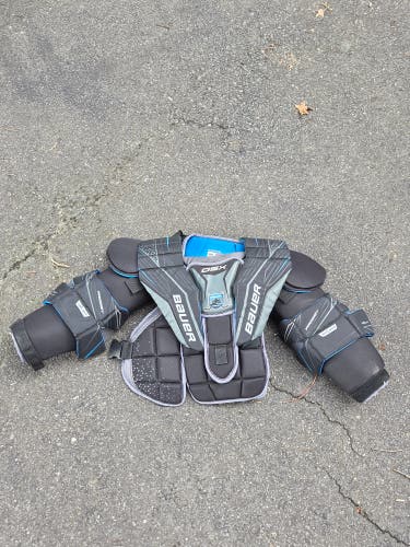 Small / Medium 2022 Bauer Prodigy Goalie Chest Protector (Used)
