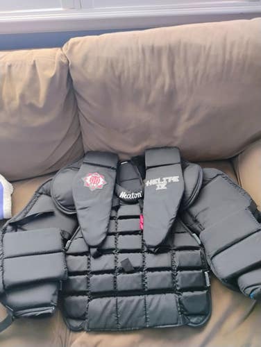 Large/Extra Large Heaton Helite 3 Goalie Chest Protector (Used)