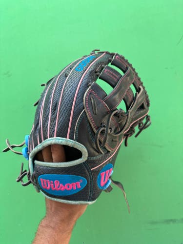 Black Wilson A2000 1799 RH Outfield Baseball Glove 12.75"