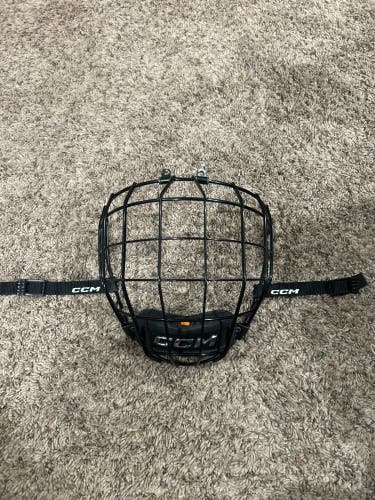 Medium CCM FM780 Full Cage (Used)
