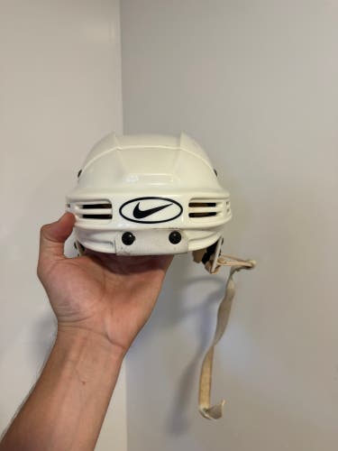 Medium Nike Bauer 4500 Helmet (Used)
