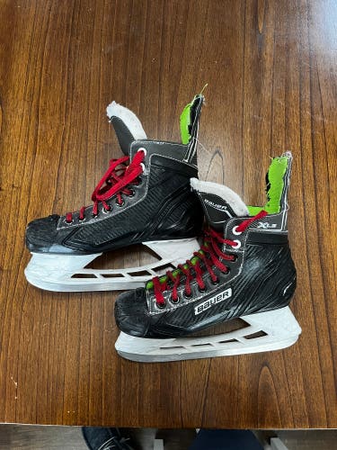 Black Bauer XLS Hockey Skates Regular Width Size 5 (Used)
