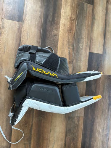 Medium Bauer Vapor X5 Pro Goalie Leg Pads (Used)
