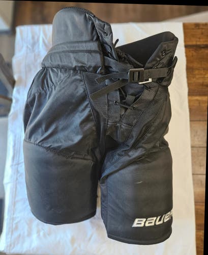 Senior Large Bauer Custom Pro Hockey Pants (Used)