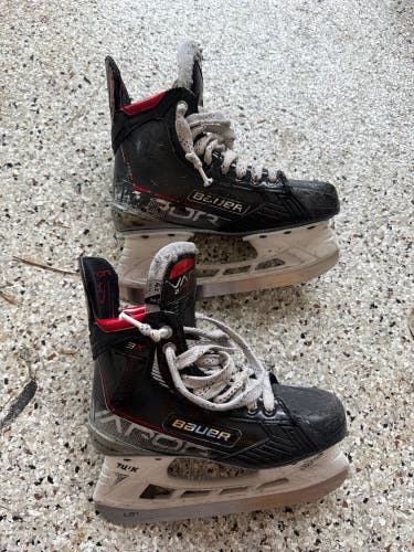 Bauer Vapor 3X Hockey Skates Regular Width Fit2 Size 4.5 (Used)
