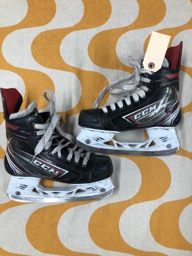 Junior CCM JetSpeed FT460 Hockey Skates Regular Width Size 3.5 (Used)