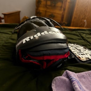 Medium Youth Riddell Pursuit Shoulder Pads (Used)