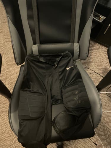 Black Men's XXL Youth Nike Team Defender Game Pants (Used)