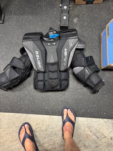 Medium Bauer Elite Goalie Chest Protector (Used)