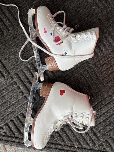 Jackson Mystique Girls Figure Skates - White - Size 3.5C (Mark II Blades)