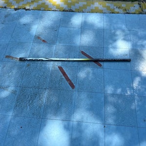 BROKEN Senior Bauer Vapor Hyperlite 2 Left Hand Hockey Stick P28 70 Flex (Used)