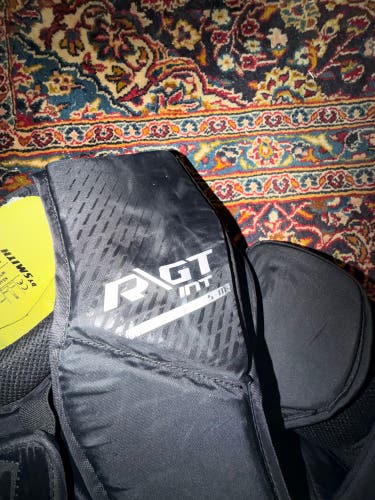 Small / Medium 2017 Warrior Ritual GT Goalie Chest Protector (Used)