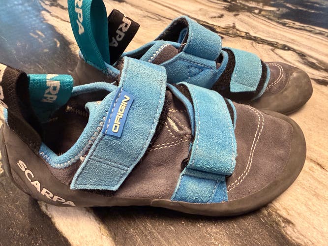 Blue Unisex 4Y (Big Kids / Youth) Youth Scarpa Shoes (Used)
