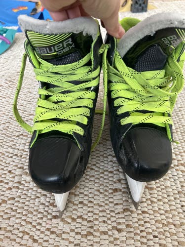 2021 Bauer GSX Hockey Goalie Skates Regular Width Size 3 (Used) in good shape!