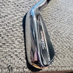 Men's Titleist T200 4 driving iron Right Handed Extra Stiff Flex Graphite Shaft (Used)