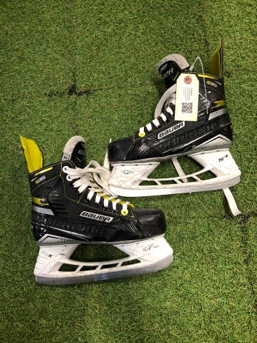 Junior Bauer Supreme S25 Hockey Skates Regular Width Size 3 (Used)