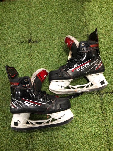 Junior CCM JetSpeed FT2 Hockey Skates Size 4 Regular Width (Used)