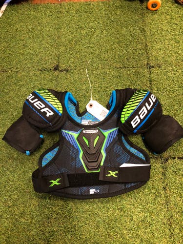 Youth Large Bauer X Shoulder Pads (Used)