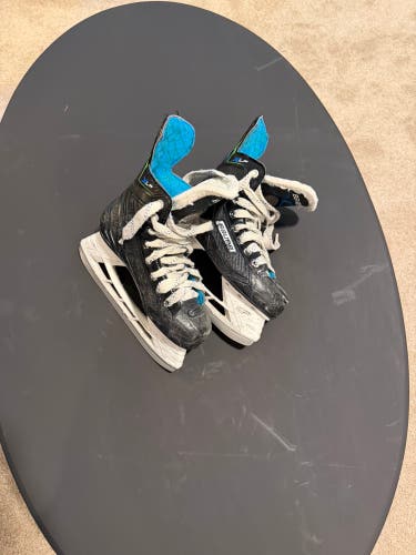 Bauer XLP Hockey Skates Regular Width 6 (Used)