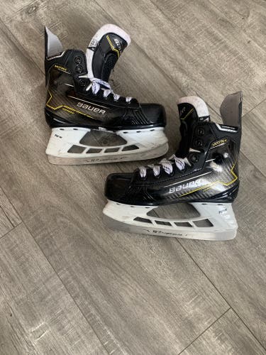 Bauer Supreme Matrix Hockey Skates Regular Width 13.5 (Used)