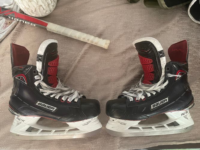 Black 2017 Bauer Vapor 1X Hockey Skates Regular Width 9 (Used)