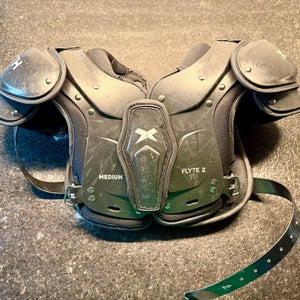 Medium Youth Xenith Flyte Shoulder Pads (Used)