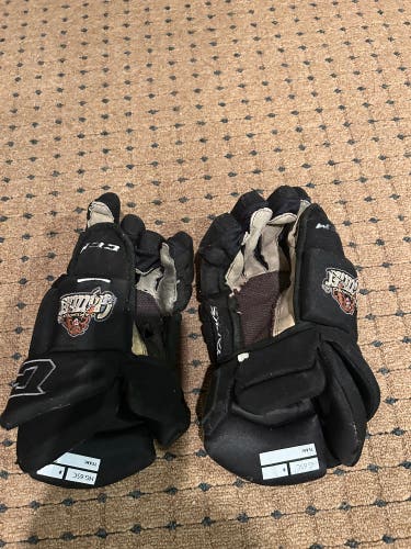 CCM HG65C Gloves 15" Pro Stock (Used)