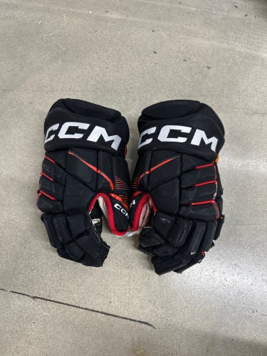 NHL CHICAGO BLACKHAWKS CCM Pro Model Gloves 14" Pro Stock (Used)