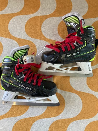 Junior Bauer GSX Hockey Goalie Skates Regular Width Size 1 (Used)
