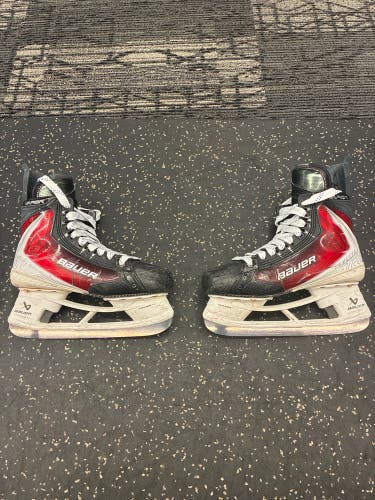 Custom Red Bauer Vapor Flylite Hockey Skates Regular Width 7.5 (Used)
