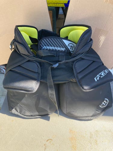 Intermediate Small Warrior Ritual X3 E+ Hockey Goalie Pants (Used)