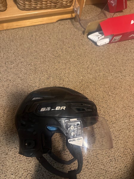 Medium Bauer Re-Akt 150 Helmet (Used)